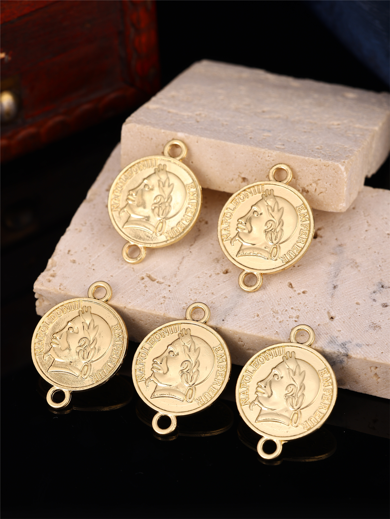Coin-Shaped DIY Women's Robe A - Vintage Collectible Item recension och pris