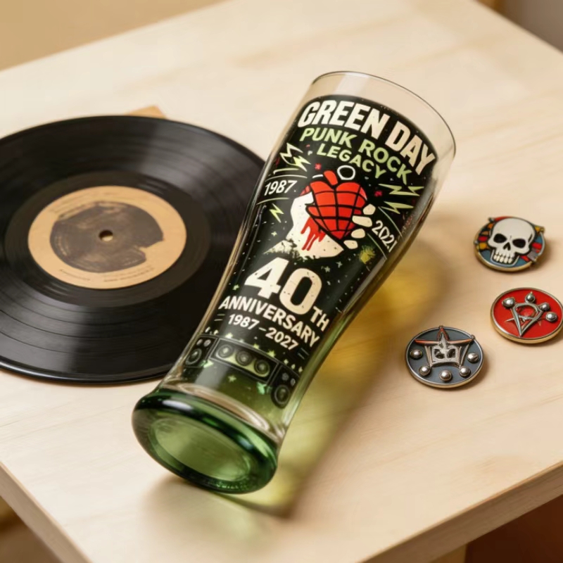 Retro Punk Rock 40 Year Commem - Vintage Collectible Glass recension och pris