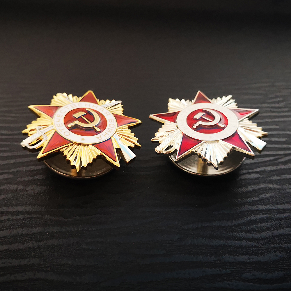 Two Color Russia USSR Badge La - Vintage Collectible Classics recension och pris