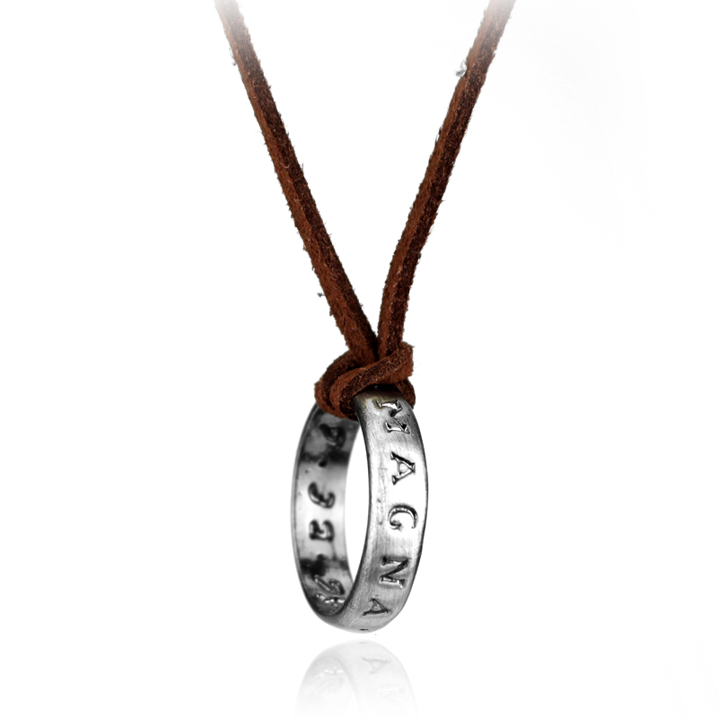 Game Anime Leather Chain Ring  - Vintage Collectible Item recension och pris
