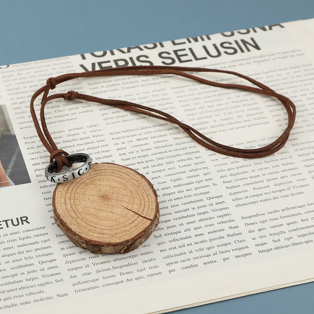 Game Anime Leather Chain Ring  - Vintage Collectible Item recension och pris