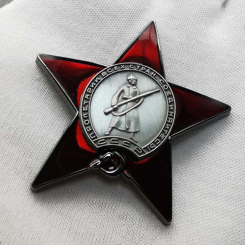 1Pc Red Star Badge Lapel Pins  - Vintage Collectible Classics recension och pris